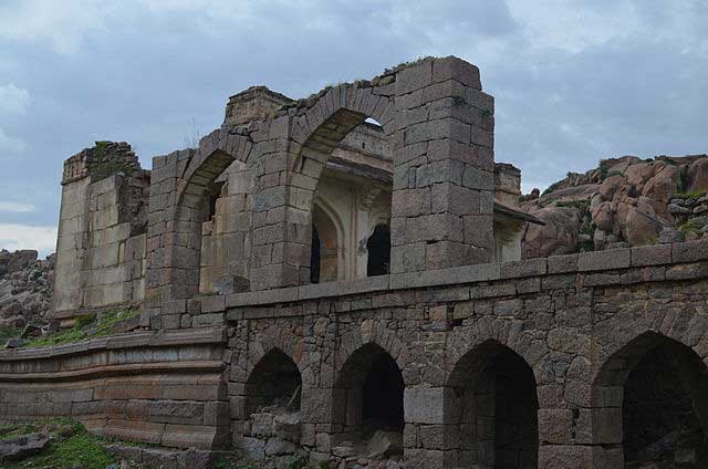 adoni-fort1