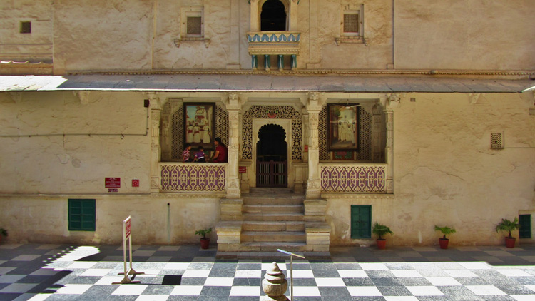 places to visit in city palace udaipur