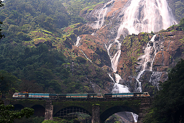 dudhsagar-waterfalls