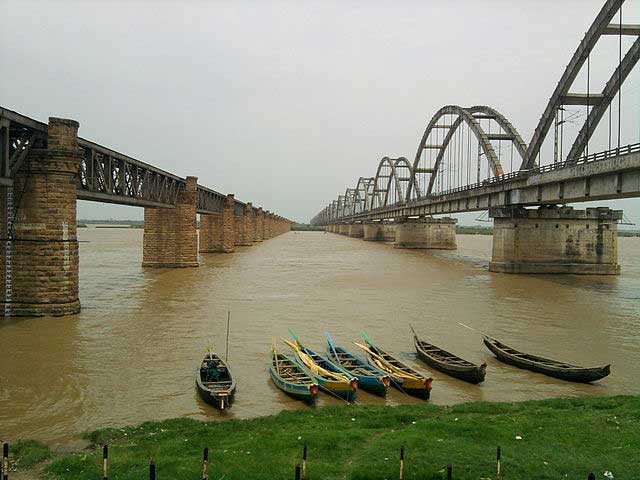 godavari-boat-travels