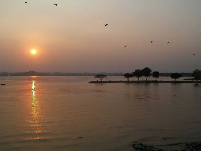 hussain-sagar-lake1