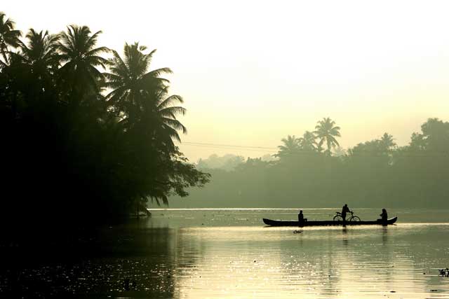 kumarakom-backwaters1