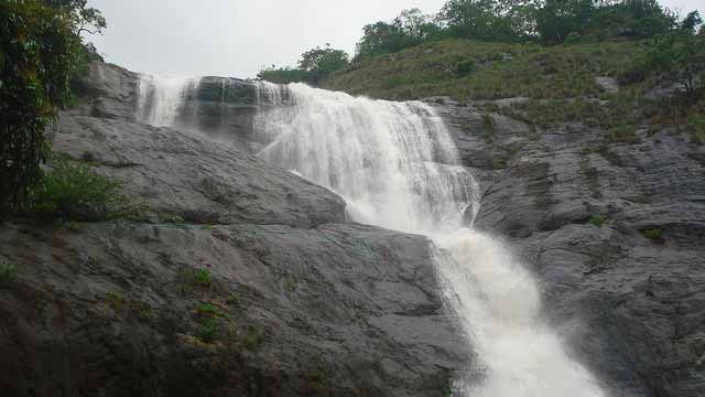 palaruvi-waterfalls
