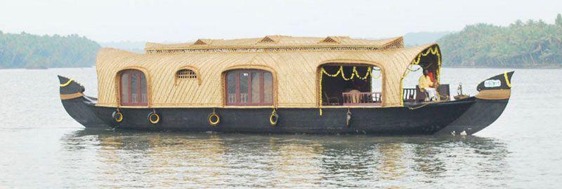 Saam’s Luxury Houseboats