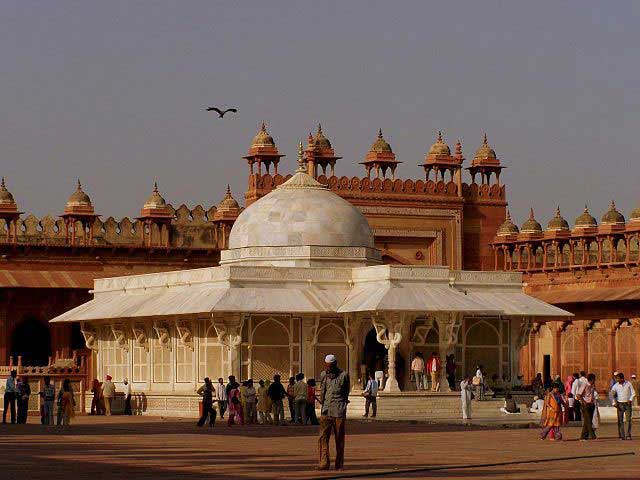 tomb-of-sheikh-salim-chisti