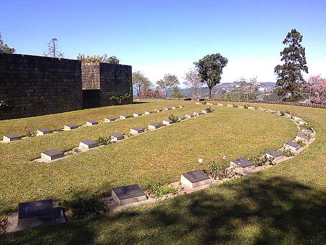 war-cemetery1